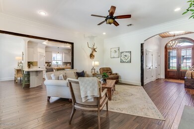 109 La Villa Circle-15