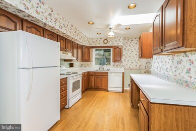 214 Hutton St, Gaithersburg, MD 20877 - photo 6