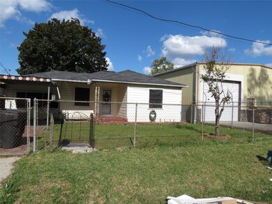 3805 Melbourne St, Houston, TX 77026 - photo 4
