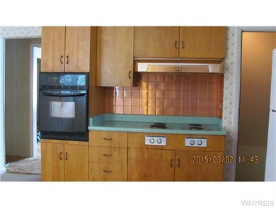 Kitchen. Built In oven approx. 1 year old