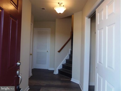 302 Hupps Hill Ct, Strasburg, VA 22657 - photo 2