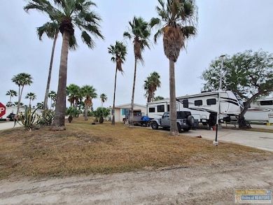 716 E Clam Cir unit 716, Port Isabel, TX 78578 - photo 3