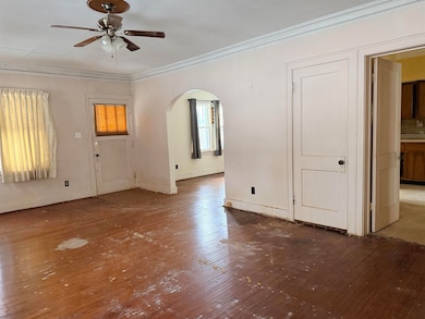 826 W Chestnut St, Freeport, IL 61032 - photo 7