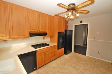 33 Mercury Cir, South Amboy, NJ 08879 - photo 2