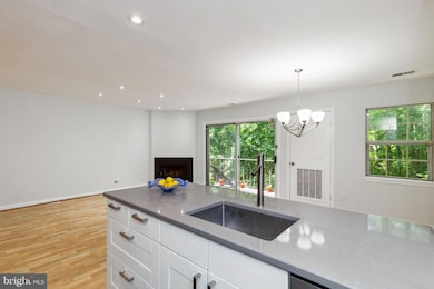 10454 Parthenon Ct, Bethesda, MD 20817 - photo 4