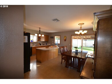 2102 E 12th St, the Dalles, OR 97058 - photo 4
