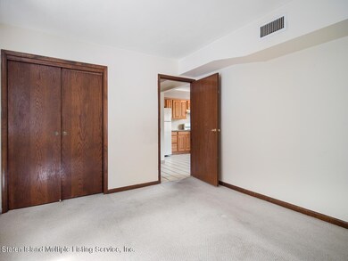 128 Blythe Place, Staten Island, NY 10306 - photo 4