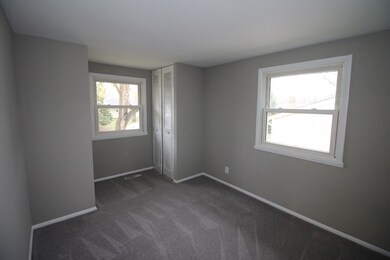 unlisted-address, Carpentersville, IL 60110 - photo 6