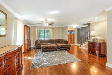 LARGE LIVING ROOM