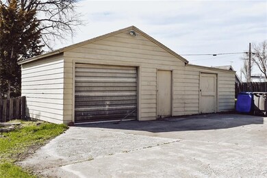 912 E 25th Ct, Des Moines, IA 50317 - photo 4