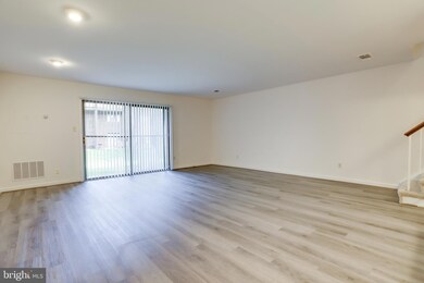 3735 Madison Ln unit B, Falls Church, VA 22041 - photo 5