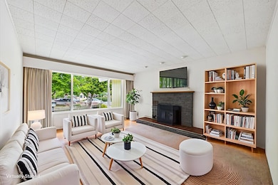 08-4208-Excelsior-201 - Living Room - Sc