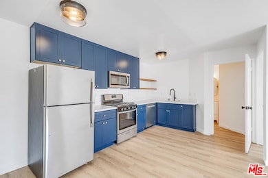 134 N Mariposa Ave unit 308, Los Angeles, CA 90004 - photo 4