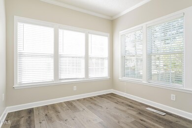 008-photo-sun-room-8192646