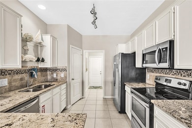 Granite counter tops & walk-in pantry