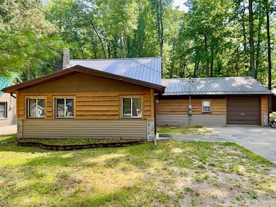 111 Petoskey Dr, Roscommon, MI 48653 - photo 2