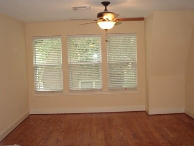 633 Harvard St, Houston, TX 77007 - photo 4