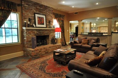 909 Colonial Cir, Tyler, TX 75701 - photo 5