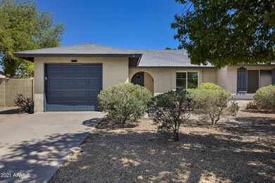 3238 W Mohawk Ln-1