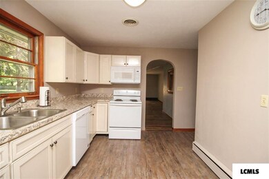 609 N Sherman St, Lincoln, IL 62656 - photo 7