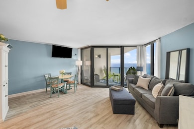 Bright and open floorplan.