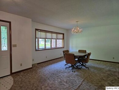 400 4th St, Carthage, IL 62321 - photo 2