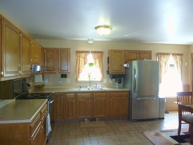 9 Mieczkowski Cir, South Deerfield, MA 01373 - photo 5