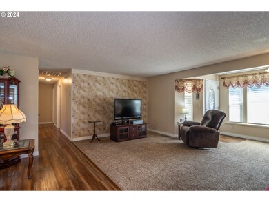 1525 E Fourth Ave, Sutherlin, OR 97479 - photo 7