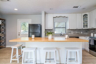 406 Baker Dr, Tomball, TX 77375 - photo 2