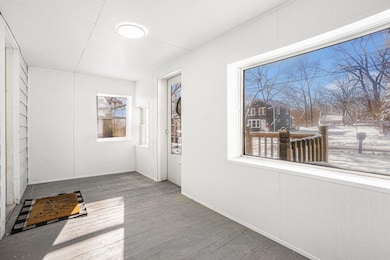 514 Fenimore Ave, Kalamazoo, MI 49048 - photo 2