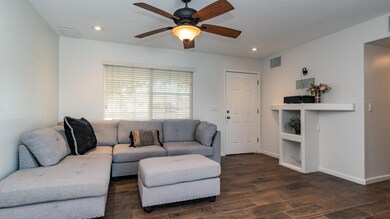 9617 E Ellis Circle-7