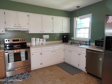 9403 Doewood Ln, Louisville, KY 40291 - photo 6