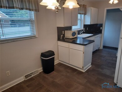 Eat-in Kitchen