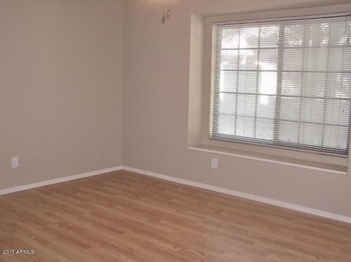 LIVING ROOM WITH CEILING FAN