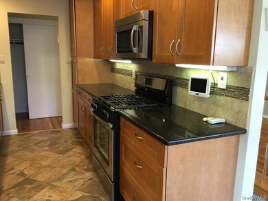 81 Kearsing Pkwy unit B, Monsey, NY 10952 - photo 3