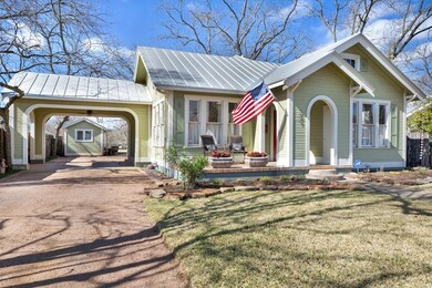 209 E Creek St, Fredericksburg, TX 78624 - photo 2