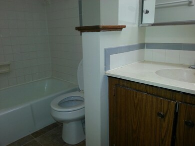 1861 Willoway - Full bath