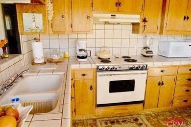 Compact yet fully functional, with lots of cabinet