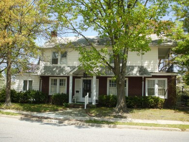 210 Oxford Way 005