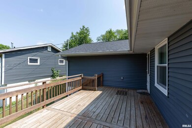 1504 Broadview Dr, Bettendorf, IA 52722 - photo 6