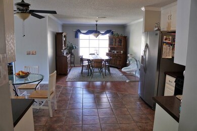 Kitchen/dining area