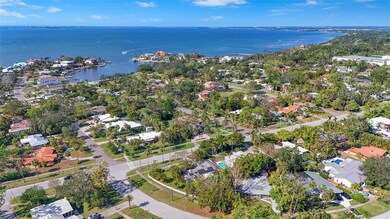 One Block to Sapphire Shores Park and Sarasota Bay