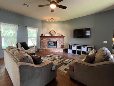 805 N Morgan Dr, Moore, OK 73160 - photo 3