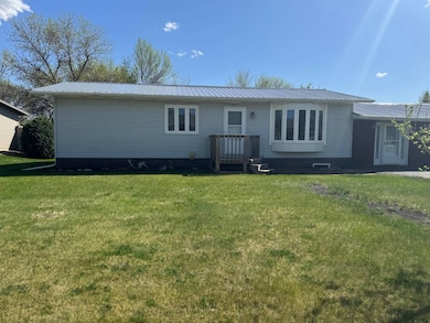 613 Vera St, Bottineau, ND 58318 - photo 3