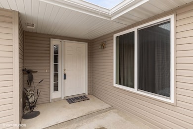 1426 Asbury Ln, Waterloo, IA 50701 - photo 2