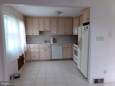 623 Glencroft Cir, Folcroft, PA 19032 - photo 4