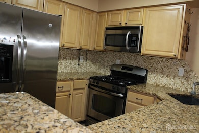 280 Shady Oak Ct unit 80, Piscataway, NJ 08854 - photo 5