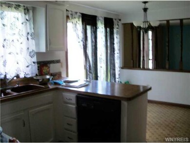 1084 Remington Dr, North Tonawanda, NY 14120 - photo 2