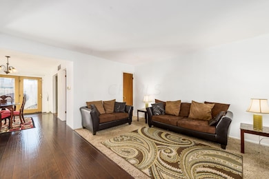 006_78b6e47_W 572 Dlyn St-001
