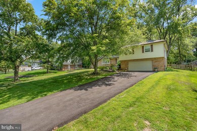 17520 Queen Elizabeth Dr, Olney, MD 20832 - photo 3